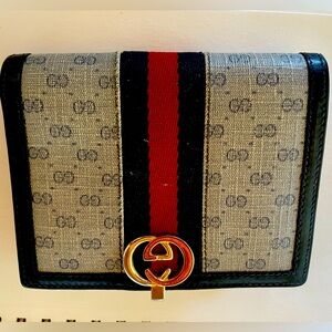 Vintage Gucci wallet with coin collapse and money holder.